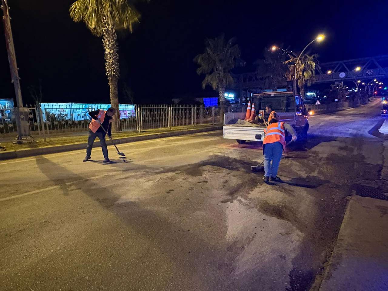 Muğla'da Kontrolden Çıkan Otomobil Bariyerlere Çarptı 3